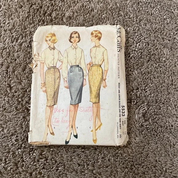 Vintage Lot of Sewing Patterns Lot #2 - Picture 4 of 9